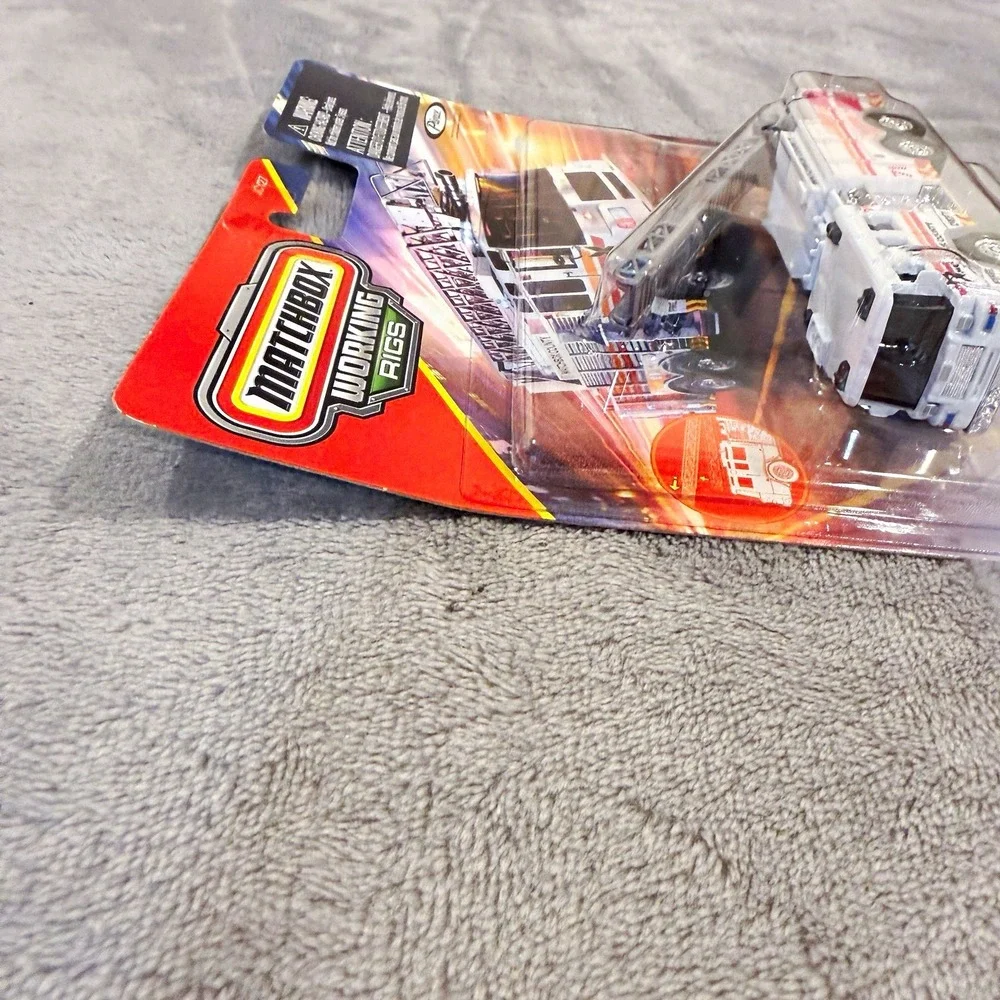 Matchbox Working Rigs Pierce Quantum Aerial Ladder Fire Truck 14/16 Diecast 1:64